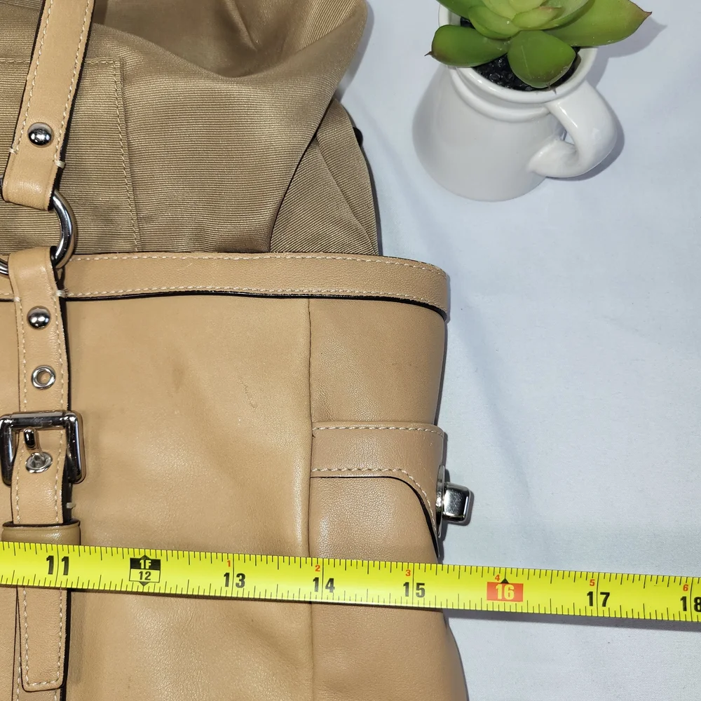 Coach Leather Shoulder Bag in Taupe - Picture 4 of 9